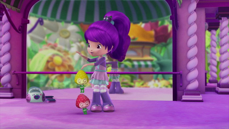 Strawberry Shortcake's Berry Bitty Adventures still 3